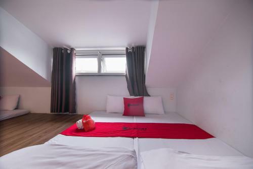 Hotel Reddoorz Near Nha Tho Con Ga
