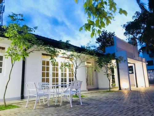 Hostal Royal White Tourist Rest
