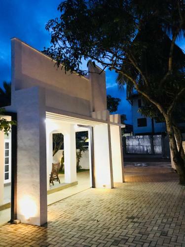 Hostal Royal White Tourist Rest