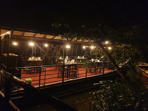 Hotel Nature Cabanas & Floating Restaurant