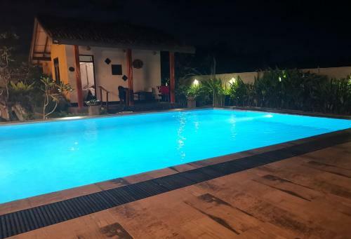 Hotel Nature Cabanas & Floating Restaurant