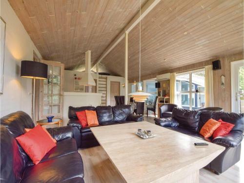 Five-bedroom Holiday Home In Blavand
