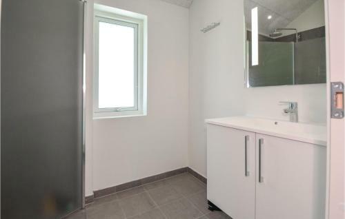 Five-bedroom Holiday Home In Blavand