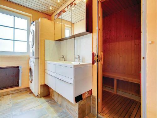 Four-bedroom Holiday Home In Blavand