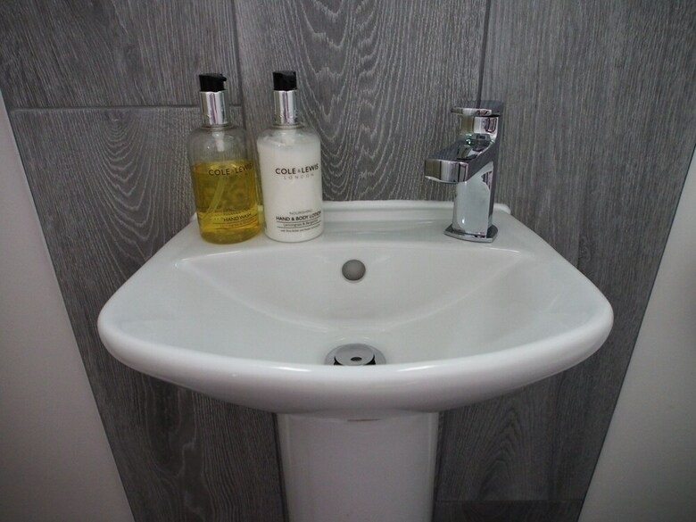 Hostal Montfort Cottage Guest House
