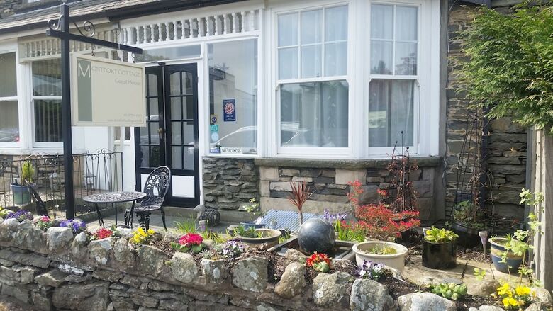 Hostal Montfort Cottage Guest House
