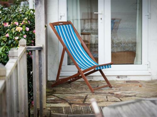 Modern Holiday Home In Llanbedrog With Private Garden