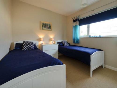 Modern Holiday Home In Llanbedrog With Private Garden