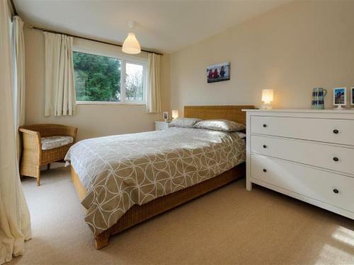 Modern Holiday Home In Llanbedrog With Private Garden