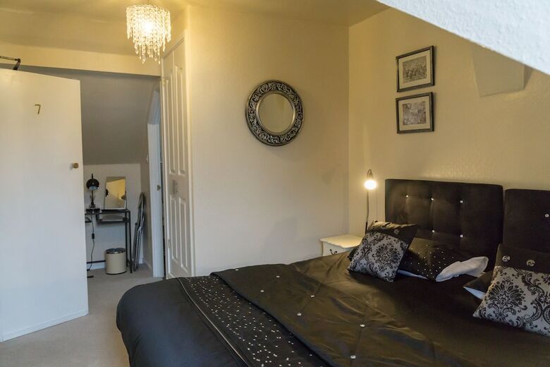 Hostal Hedley Villa Guest House