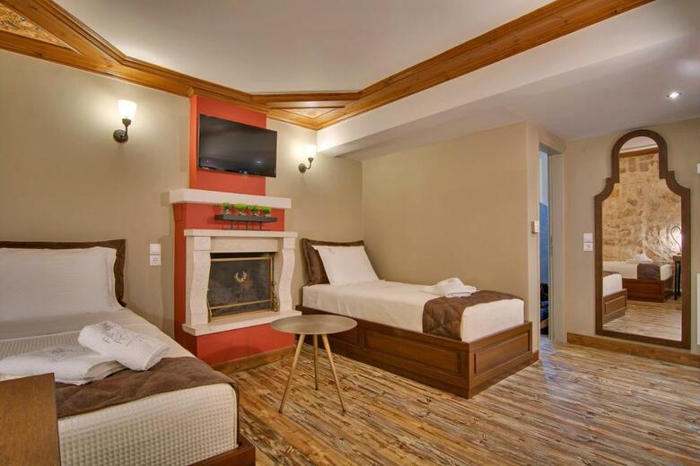 Hotel Frontzou Politia