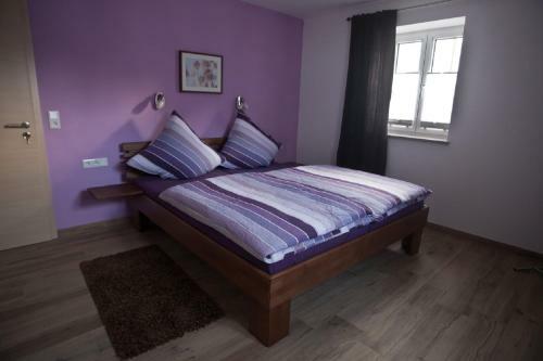 Apartamentos Weingut Herbert Schuler - Ferienwohnungen G�stehaus B�rbel