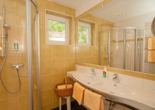 Harmony's Hotel Pr�gant