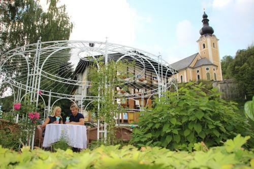 Harmony's Hotel Pr�gant