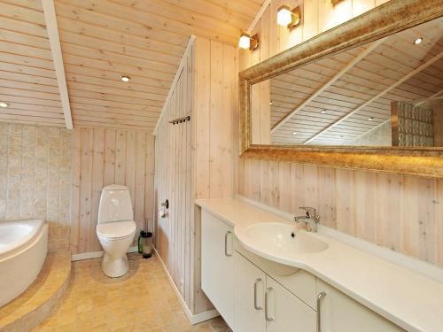 Four-bedroom Holiday Home In Oksb�l 14