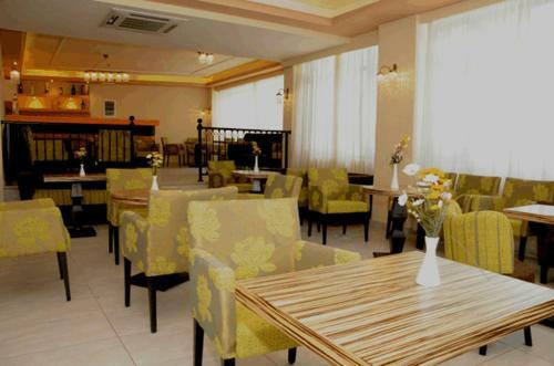 Aparthotel Regina Studios & Hotel