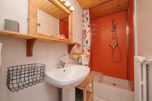 Le Grand-lemps Apartment Sleeps 6
