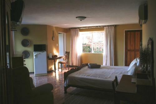 Hostal Columbus Guest House