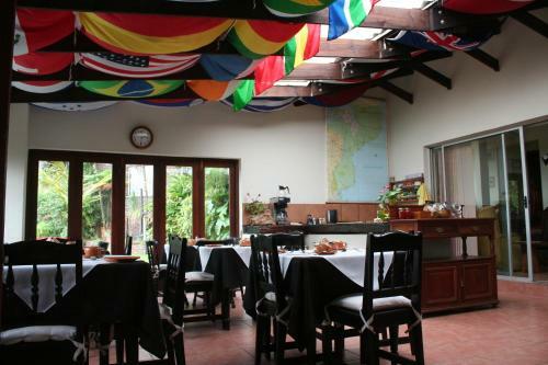 Hostal Columbus Guest House