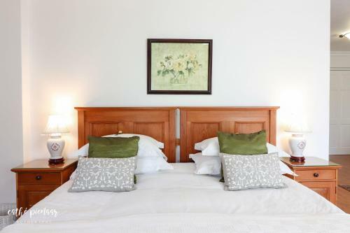 Hostal A Tuscan Villa Guest House
