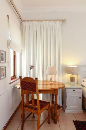Hostal A Tuscan Villa Guest House