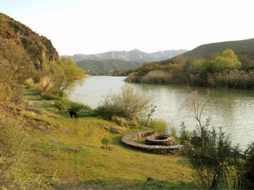 Hostal River View Cottages