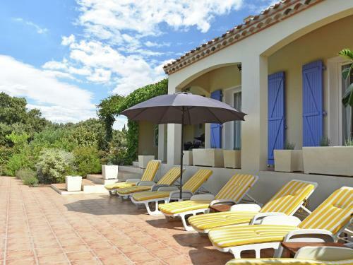 Charming Villa In Escales With Jacuzzi