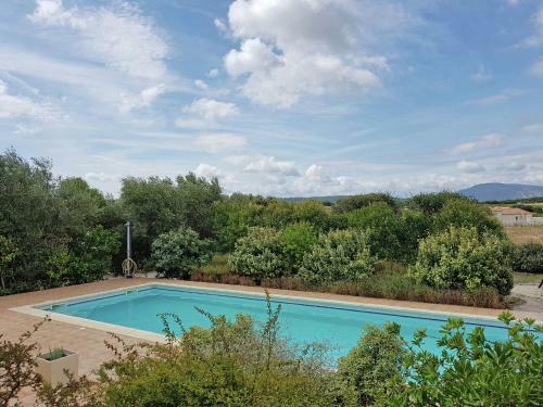 Charming Villa In Escales With Jacuzzi