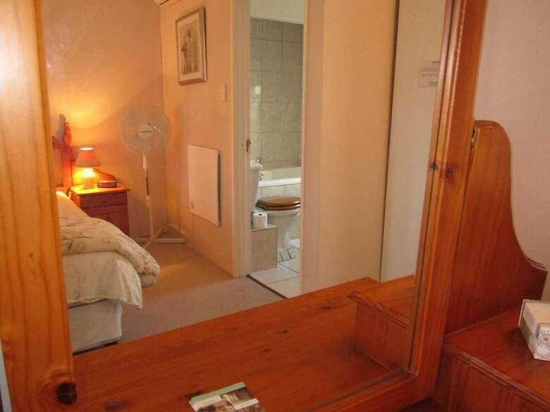 Hostal Two Owls Guest House