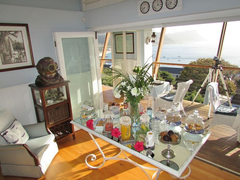 Hostal A Boat House