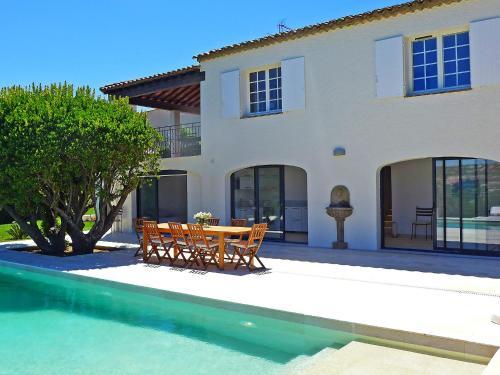 Holiday Home Les Arbousiers