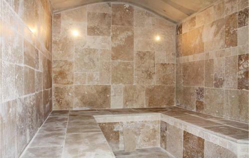 Six-bedroom Holiday Home In La Touche