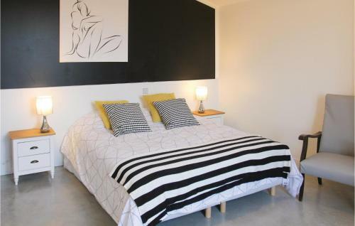 Six-bedroom Holiday Home In La Touche