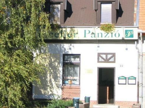 Hostal Vincell�r Panzi� �s �tterem