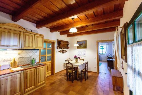 �reghegyi Apartman
