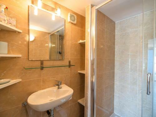 Modern Villa With Private Pool In Malves-en-minervois