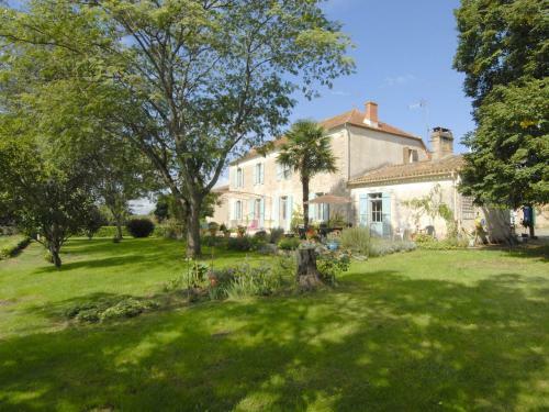 Upscale Mansion In Neuffons With Swimming Pool And Garden