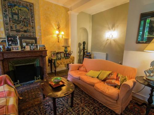 Upscale Mansion In Neuffons With Swimming Pool And Garden