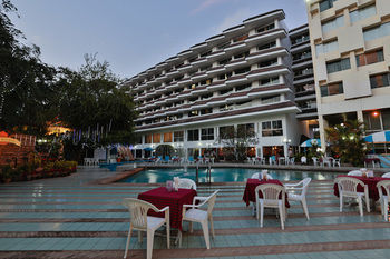 Charoen Hotel