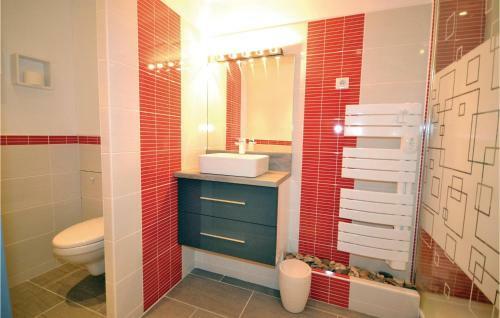 Four-bedroom Holiday Home In Sauzet