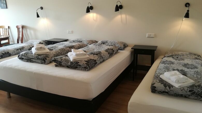 Hostal Guesthouse Storu-laugar