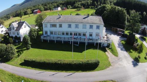 Hotel Eidsv�g Fjordhotell