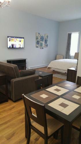 Apartamento Canalside Restaurant, Inn & Kitchen Store