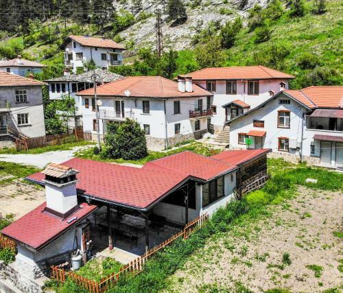 Petleto Houses