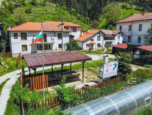 Petleto Houses