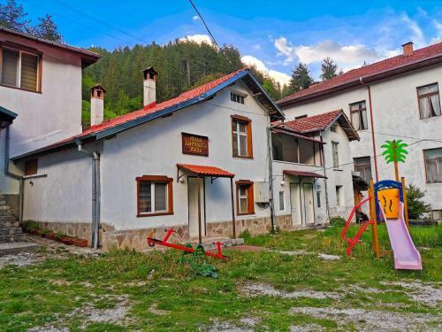 Petleto Houses