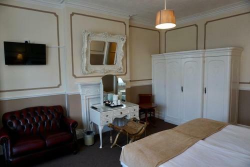 Albany Hotel