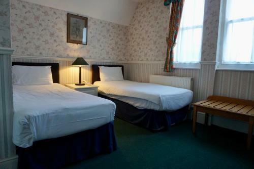 Albany Hotel