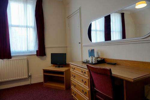 Albany Hotel