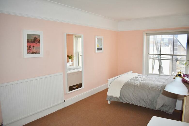 2 Bedroom Brighton Apartment With Sea Views
